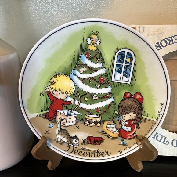 Christmas Boy Girl Dec 1966 Joan Walsh Anglund 7 3/4" Round Plate Preowned w/box - Picture 2 of 8